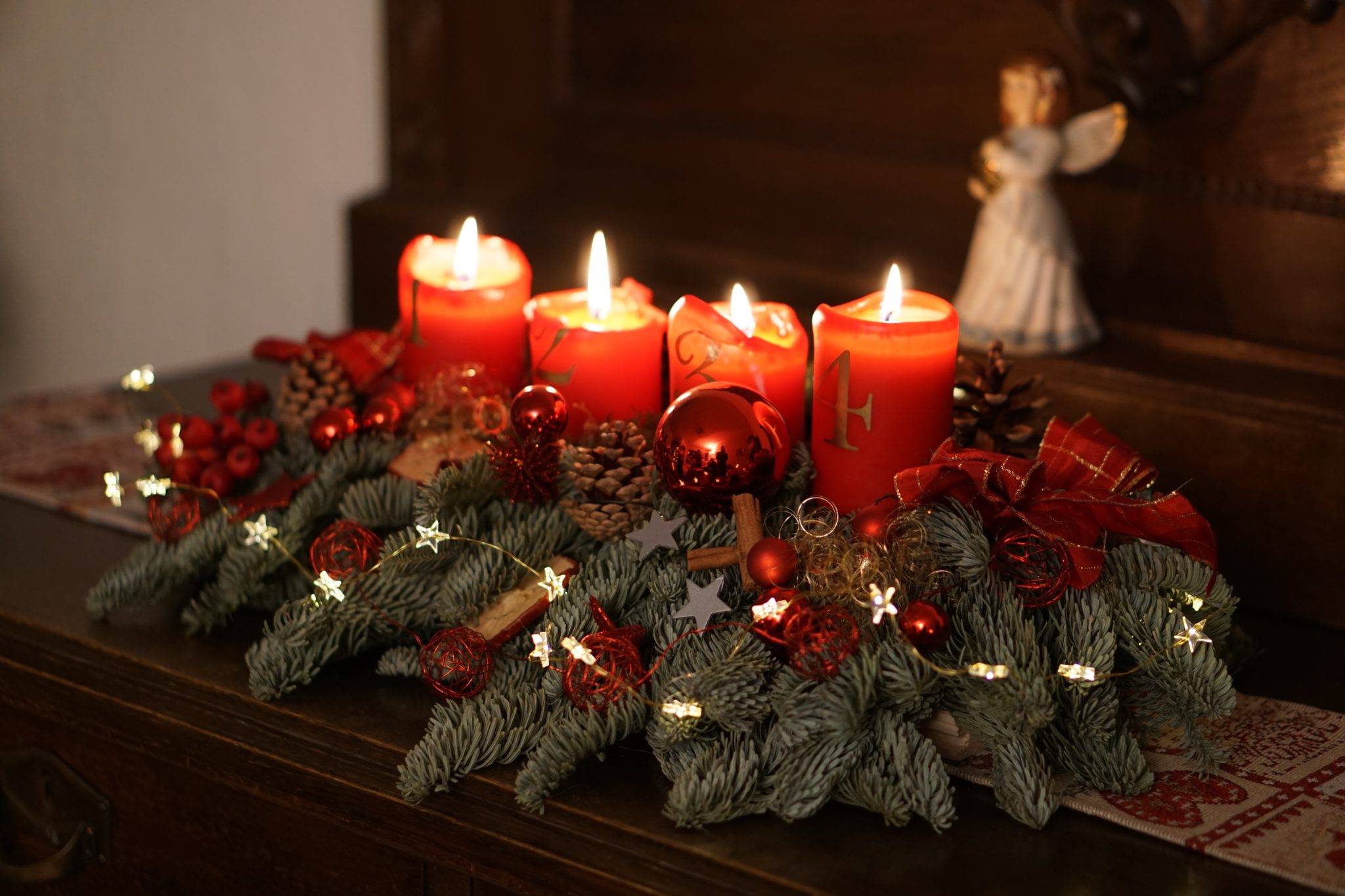 Венок рождественский со свечами