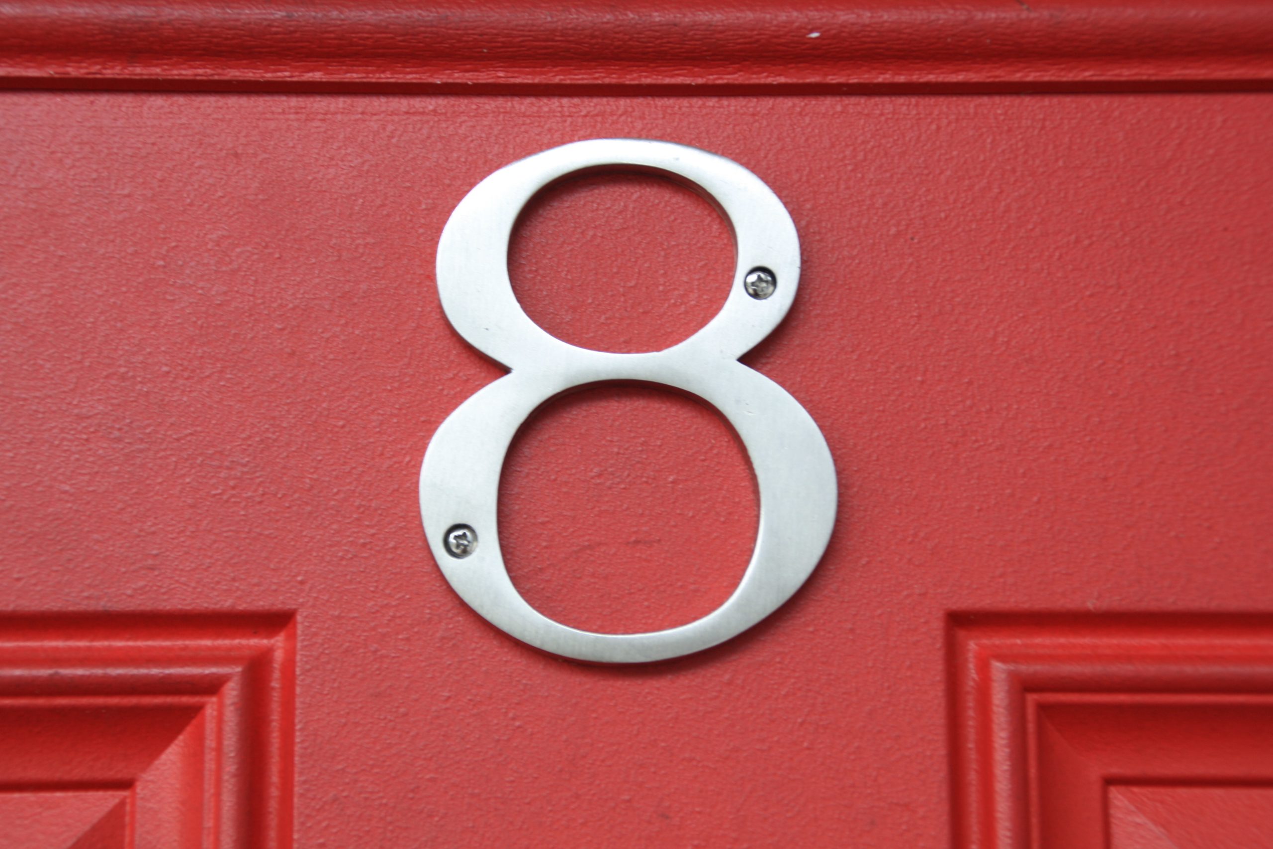 Номер на двери дома 8