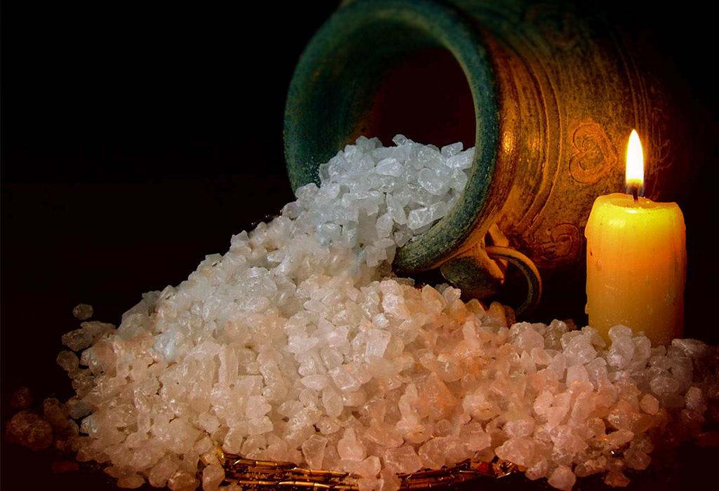 Свеча и соль для ритуала
