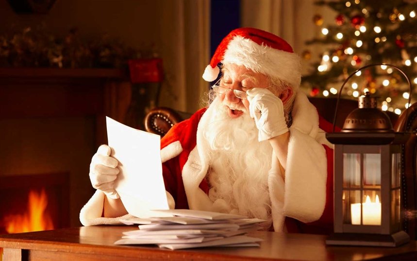 Дед мороз читает письмо